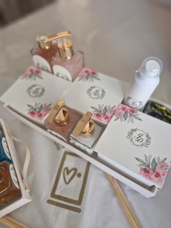 Bandeja Lavabo Feminina _ creme de mãos _ envelopes remédios